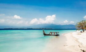 Floating Baot in Gili T